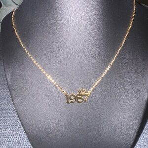 Gold 1987 Pendant Necklace Elegant Jewelry